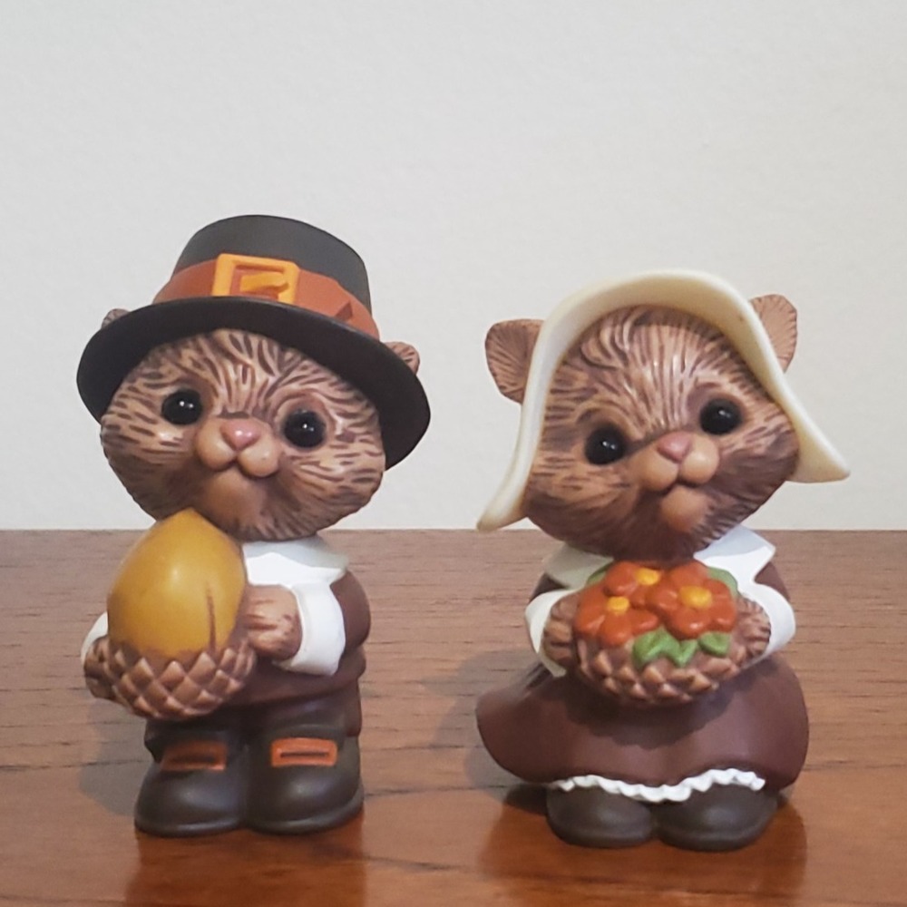Vintage‎ Hallmark Pilgrim Thanksgiving Squirrel Chipmunk Salt & Pepper Shakers